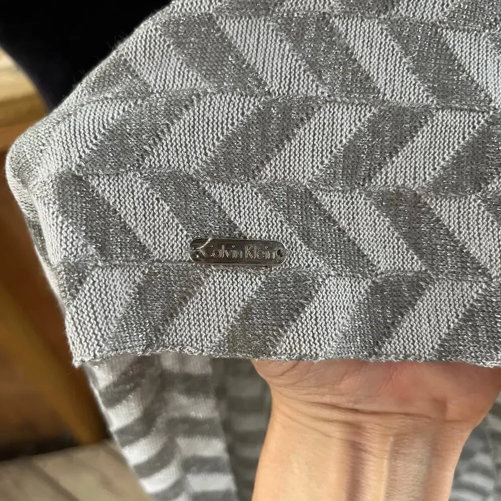 Calvin Klein Women's Silver Chevron Print Infinity Loop Scarf. NEW